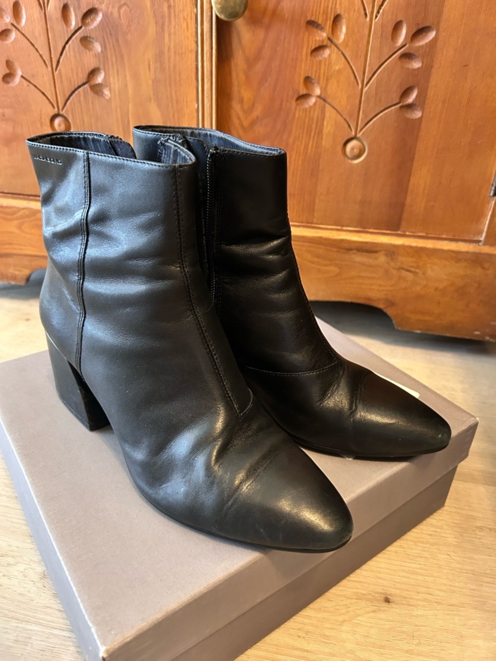 Vagabond Black Leather Pointed Ankle Boots